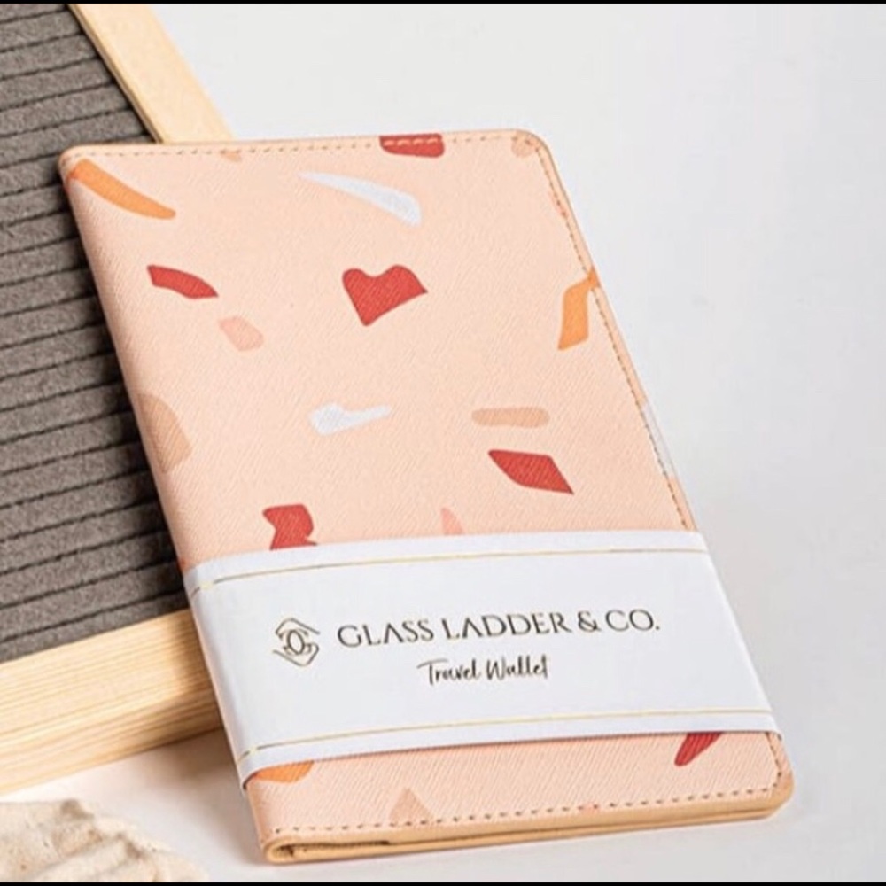 LAdder & Glass Co Travel Wallet